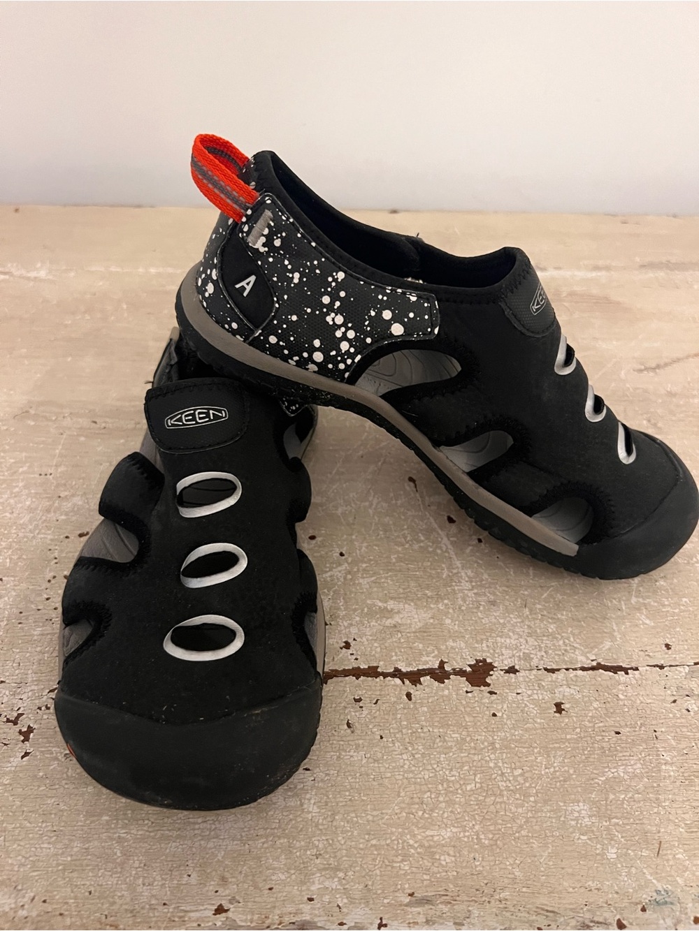 3/$15 KEEN Kids Black Closed Toe Water Sport Sandals | 3Y